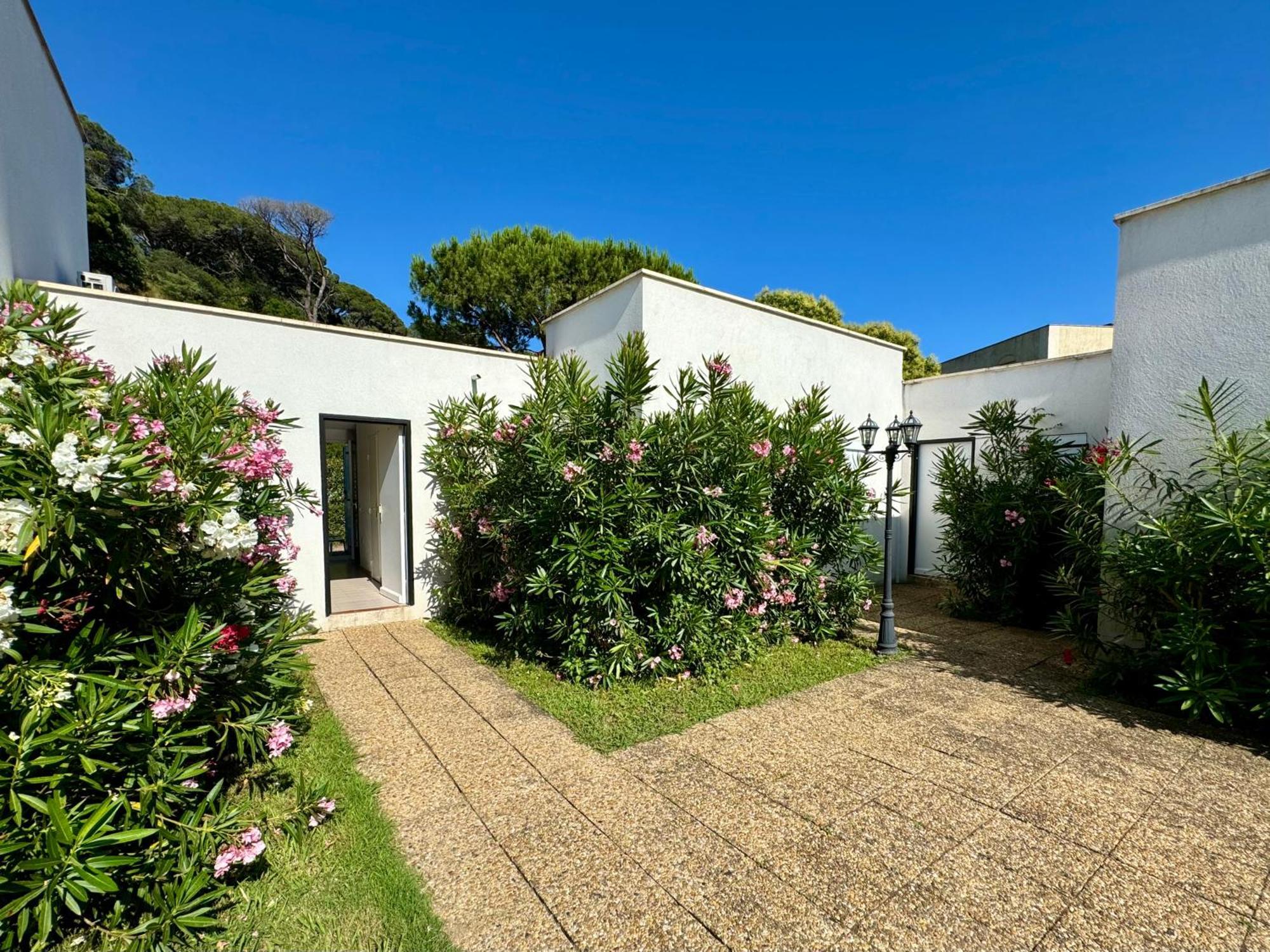 Beach Cannes Bungalows 勒卡内 外观 照片